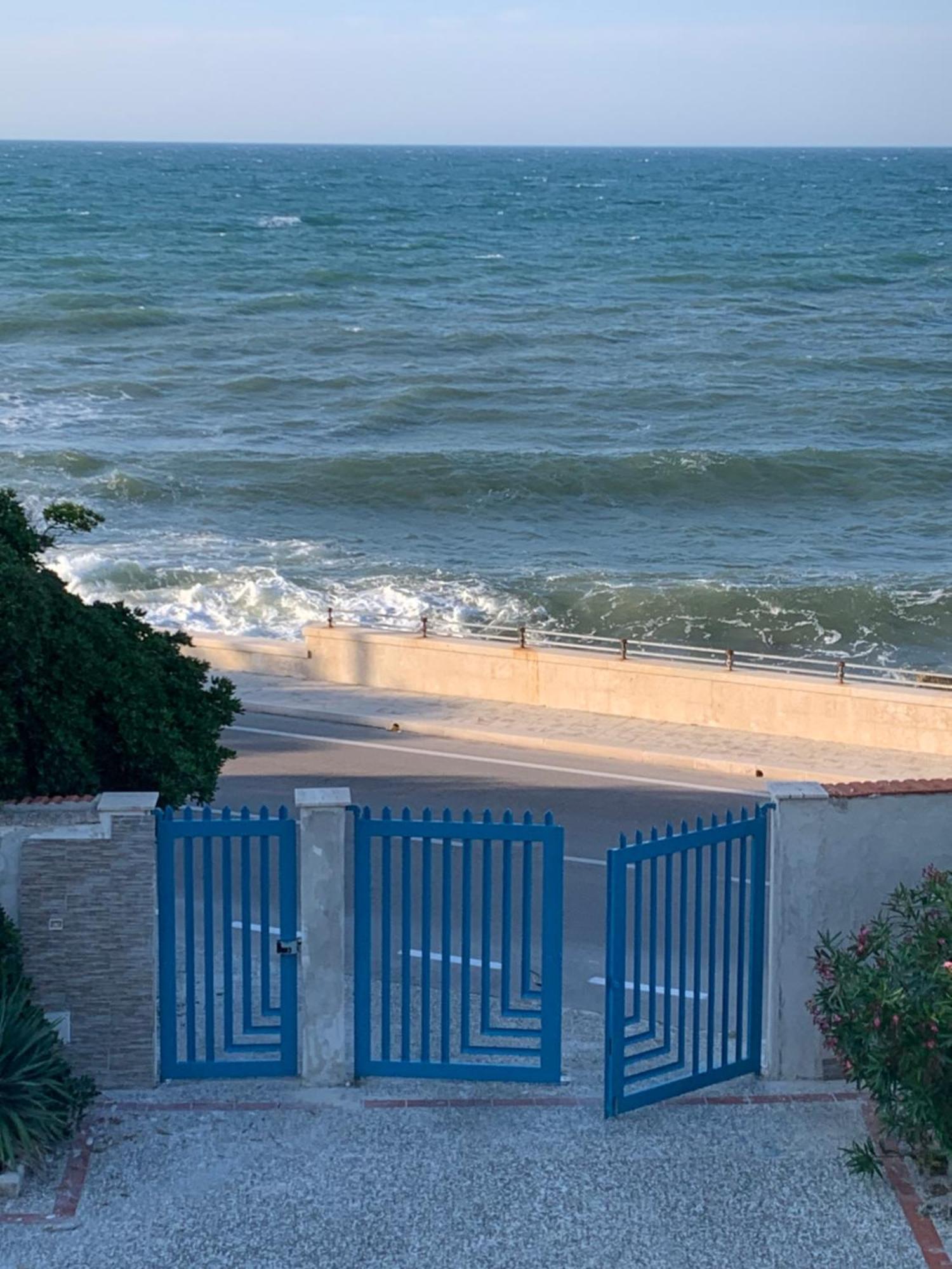 Nontiscordardime Apt Torre A Mare Exterior foto